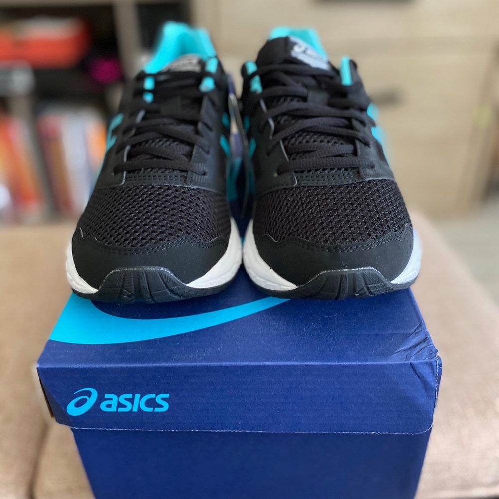 NWT ASICS everyday comfort sneaker